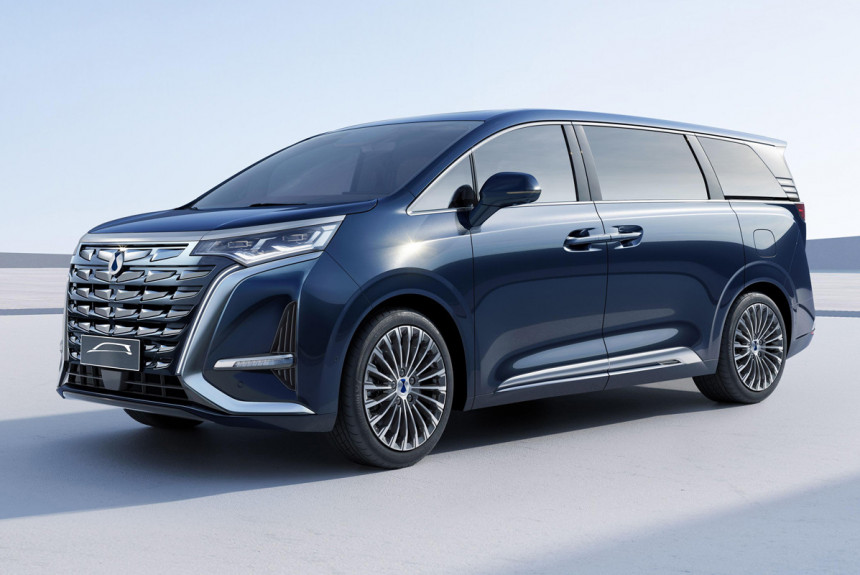 Mercedes i BYD za debi pripremaju luksuzni minivan Denza