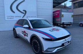 hyundai-ioniq-5-dons-lancia-delta-inspired-martini-racing-livery_2