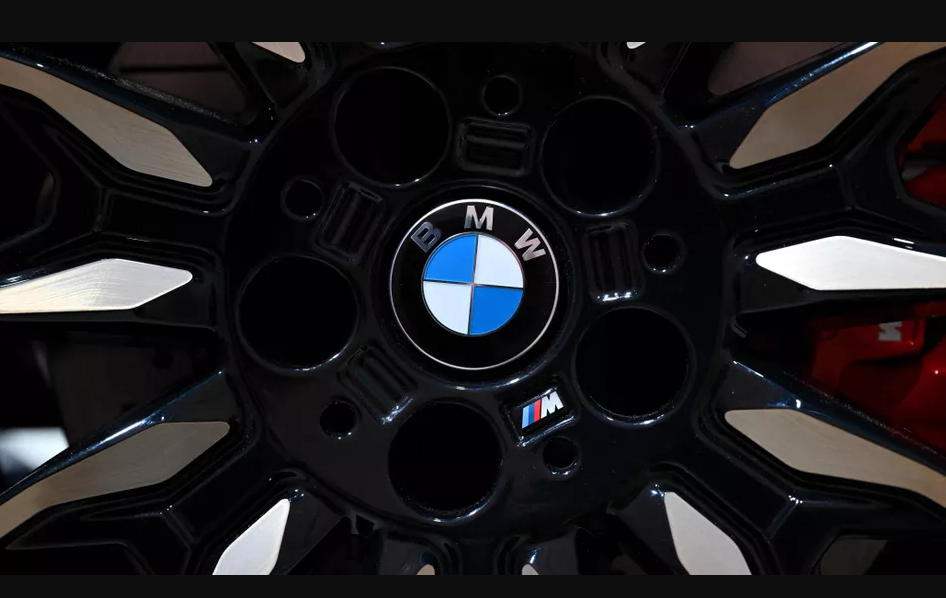BMW povlači više od 61 hiljade ultimativnih vozačkih mašina s greškom