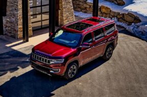 2022-jeep-wagoneer-exterior-front-quarter
