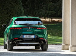 2023-Alfa-Romeo-Tonale-12