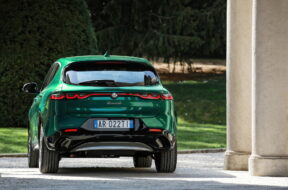 2023-Alfa-Romeo-Tonale-12