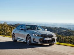2023-BMW-3-Series-01