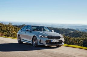 2023-BMW-3-Series-01