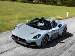 2023-Maserati-MC20-Cielo-00003