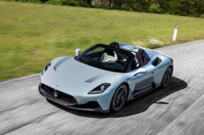 2023-Maserati-MC20-Cielo-00003