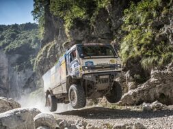 kamaz-43509_870.jpeg.740x555_q85_box-817,0,4133,2487_crop_detail_upscale