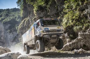 kamaz-43509_870.jpeg.740x555_q85_box-817,0,4133,2487_crop_detail_upscale