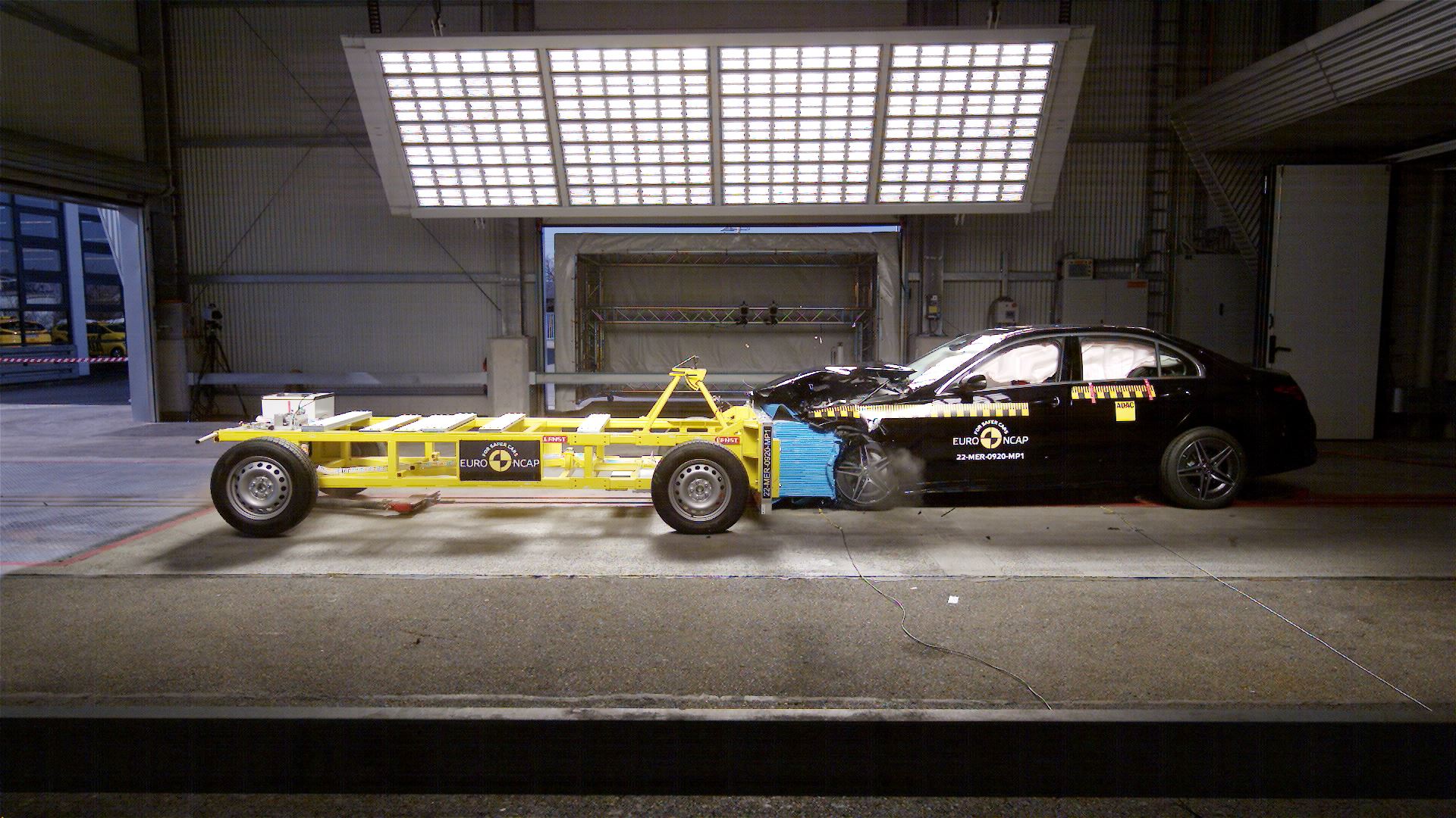 Mercedes C klase briljirao na EuroNCAP testu (VIDEO)