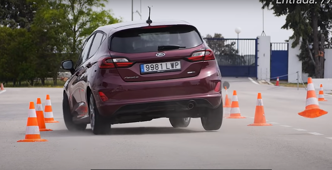 Ford Fiesta nije briljirao na testu severnog jelena (VIDEO)