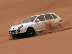 hot-weather-testing-of-the-first-generation-porsche-cayenne-in-early-2000s_100844559_h
