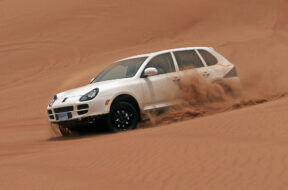 hot-weather-testing-of-the-first-generation-porsche-cayenne-in-early-2000s_100844559_h