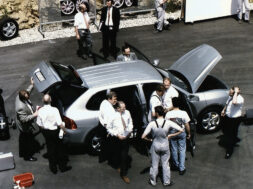 porsche-board-members-inspect-a-first-generation-cayenne-prototype-in-june-2000_100844558_h