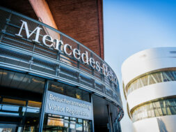 Neue Beschilderung in der Zentrale der Mercedes-Benz Group AG in Stuttgart-UntertürkheimNew Signage at the Headquarters of Mercedes-Benz Group AG in Stuttgart-Untertürkheim, Germany