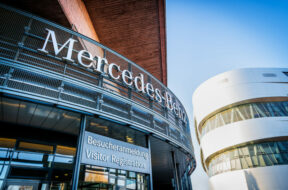 Neue Beschilderung in der Zentrale der Mercedes-Benz Group AG in Stuttgart-UntertürkheimNew Signage at the Headquarters of Mercedes-Benz Group AG in Stuttgart-Untertürkheim, Germany