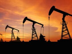 S8-la-pub-pour-les-energies-fossiles-officiellement-interdite-197565