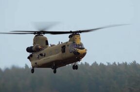 fuel-leaks-ground-all-us-army-chinooks-engines-could-catch-fire_4
