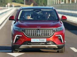 ERDOGAN_AT_WHEEL_WITH_WIFE_OF_FIRST_TOGG_TURKEY_EV_Cropped_(1)