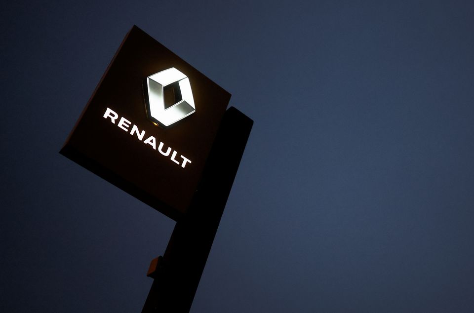 Nissan pritiska rukovodstvo Renaulta da otuđi akcije koje drži kod njih