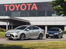 toyota-celebra-el-30-aniversario-de-su-fabrica-del-reino-unido-del-carina-e-al-corolla-hybrid-202290412-1665516768_2