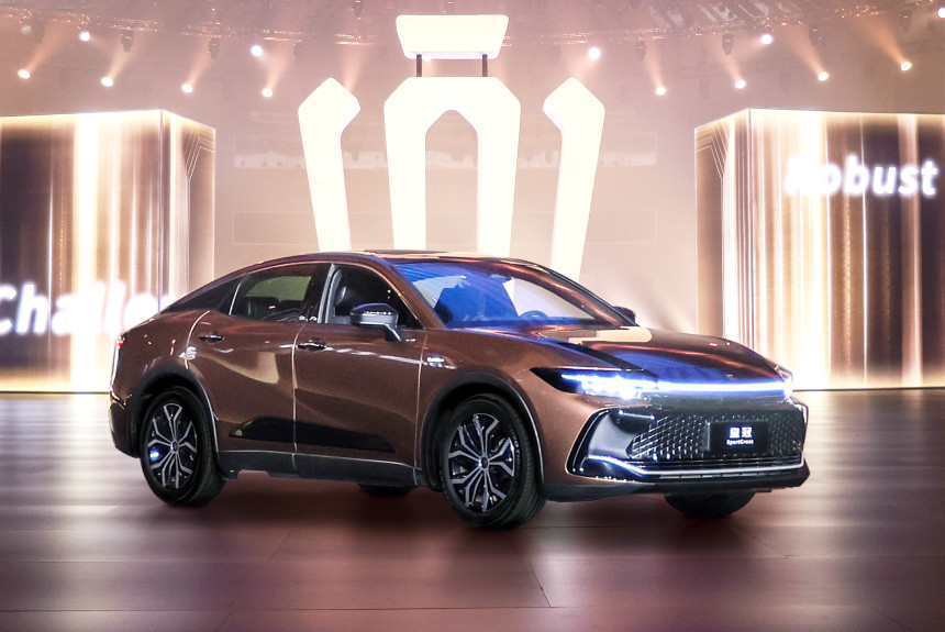 Promovisana nova marka: Ni Toyota, a ni Lexus – već Crown