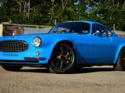 1965-volvo-p1800-cyan-exterior-front-quarter