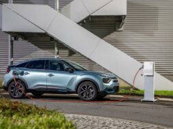 citroen-e-c4-2022-bleu-borne-mk-bd