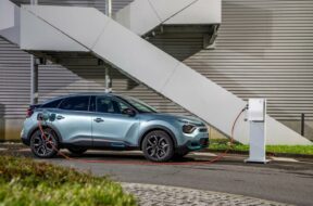 citroen-e-c4-2022-bleu-borne-mk-bd