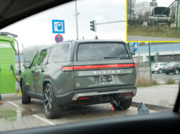here-s-why-only-one-2023-rivian-r1s-arrived-in-germany-210923_1