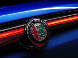 alfa-romeo-tonale-2022-bleu-logo-coffre-mk-bd