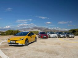 toyota-prius-phev-2023-011_0