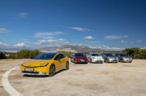 toyota-prius-phev-2023-011_0