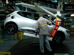 FRANCE-AUTO-RENAULT-NISSAN-FEATURE