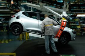 FRANCE-AUTO-RENAULT-NISSAN-FEATURE