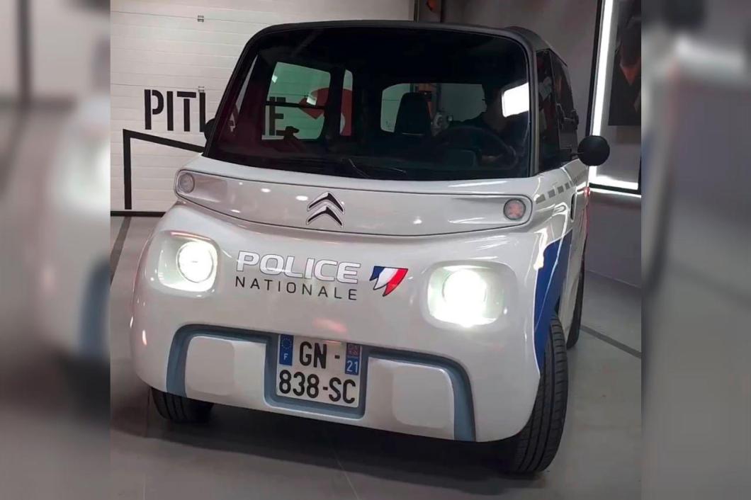 Citroen Ami u policijskim bojama