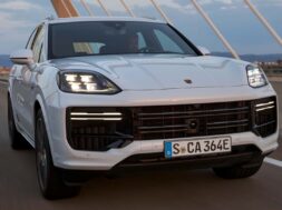 2024-porsche-cayenne-turbo-e-hybrid-front-3-4