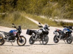 2024-bmw-f-800-and-900-gs-family-2