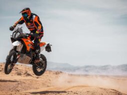 2024-ktm-890-adventure-r-rally—riding-3