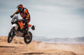 2024-ktm-890-adventure-r-rally—riding-3