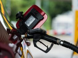 Zapfsäule in einer Tankstelle