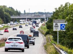 Neues Verkehrsschild „Nur für Fahrgemeinschaften“ in Frankreich
