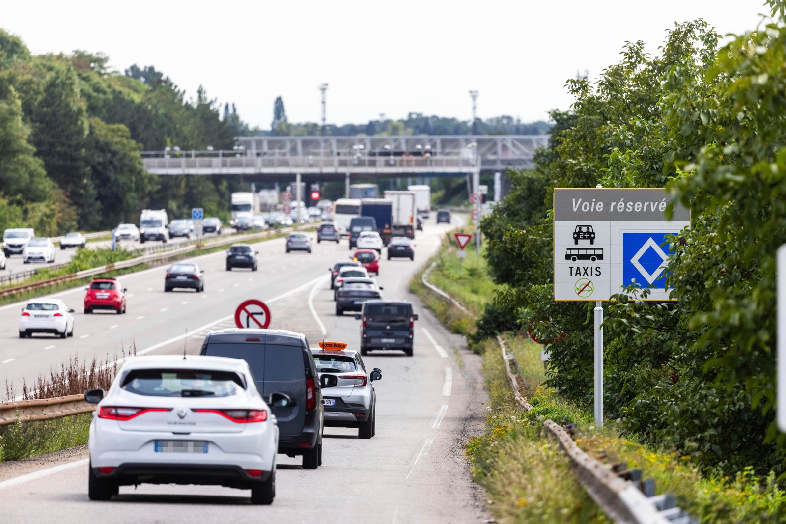 Francuzi zanimljivim propisima destimulišu i kažnjavaju vozače koji su sami u automobilu