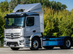 Mercedes-eActros-1