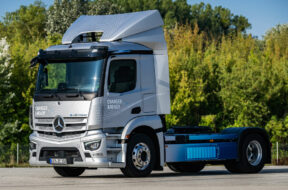 Mercedes-eActros-1