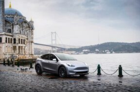 Tesla-Model-Y-gris-bd_1