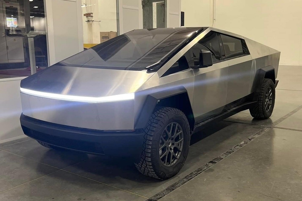 Prvi primerak modela Tesla Cybertruck prodat za 400 hiljada dolara
