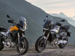 2024-moto-guzzi-stelvio—parked