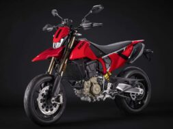 2024-ducati-hypermotard-698-mono—studio—front-left-angle-view