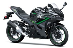 2024-kawasaki-ninja-500—studio—front-right-angle-view-3