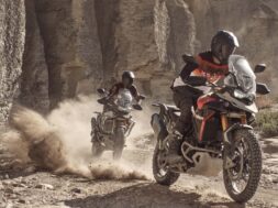 2024-triumph-tiger-900-rally-pro—riding-12